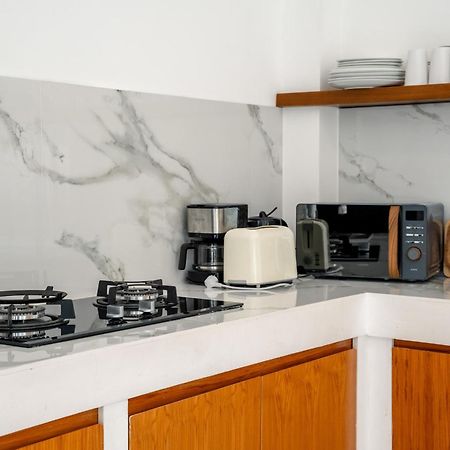 Villa Primarosa - Charming 3Br Villa With Rooftop Munggu エクステリア 写真